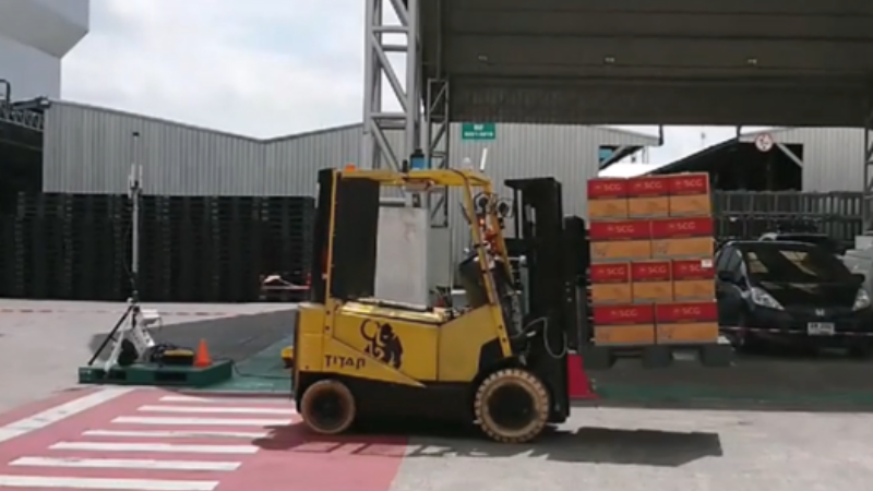 unmanned-forklift-1